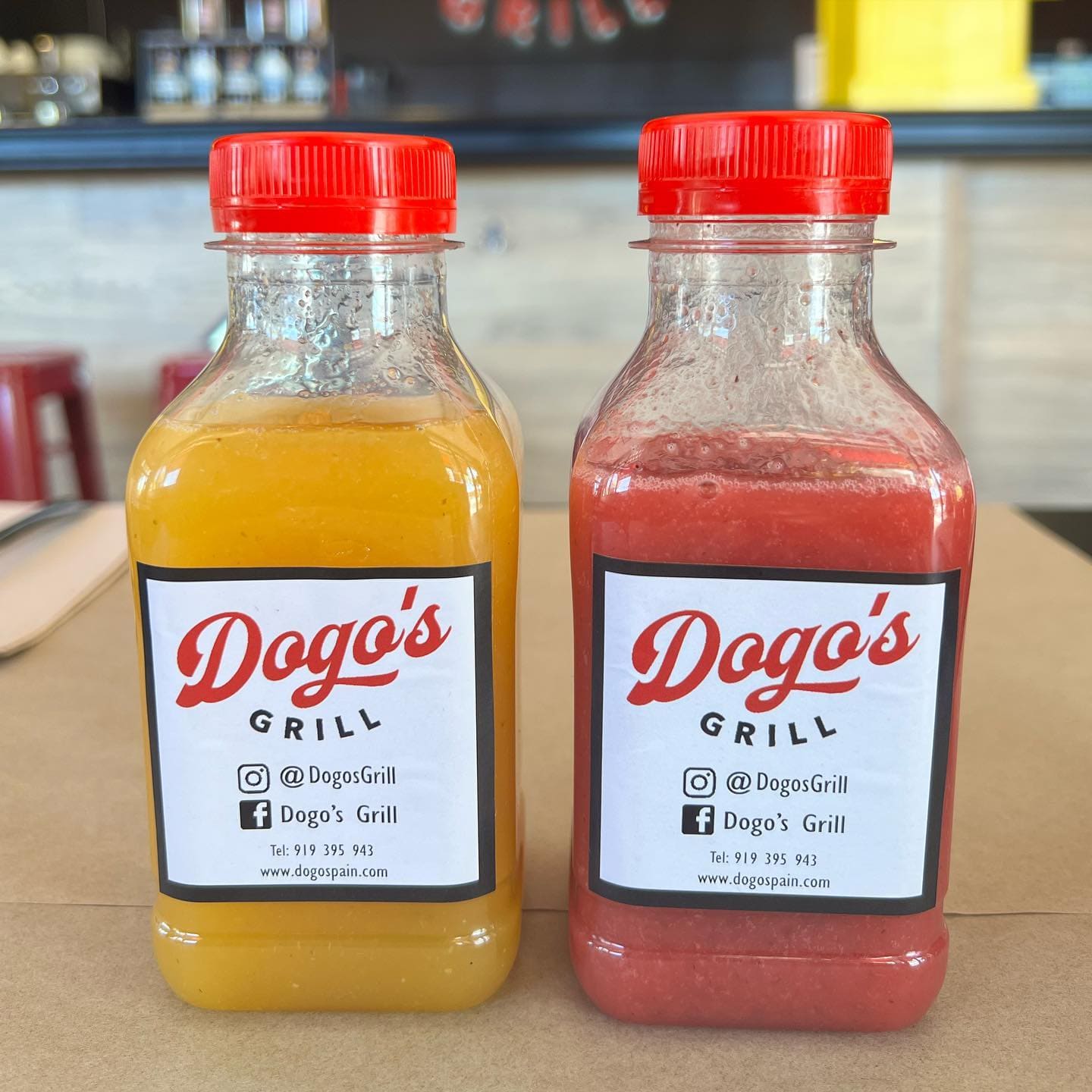 Botellas de zumos naturales de Dogo's Grill Madrid